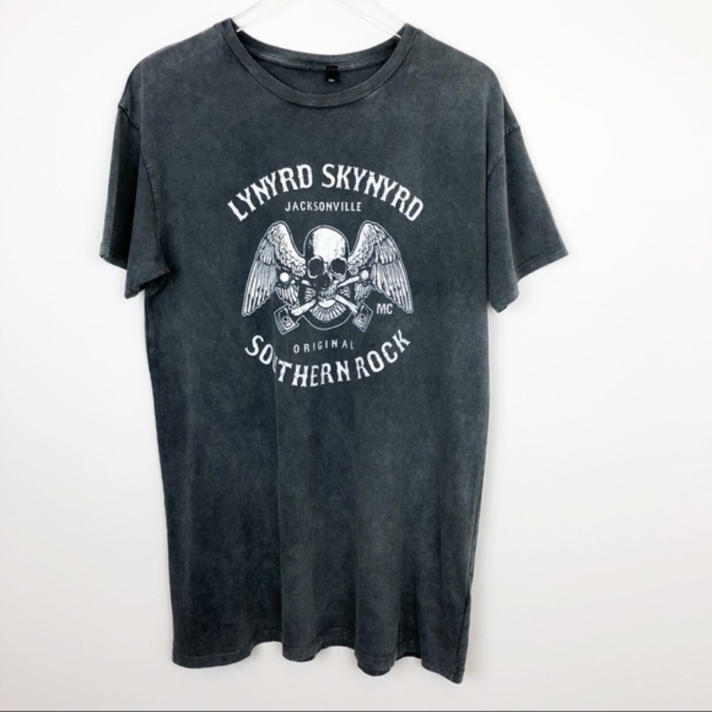 ISO top shop Lynyrd Skynyrd tee